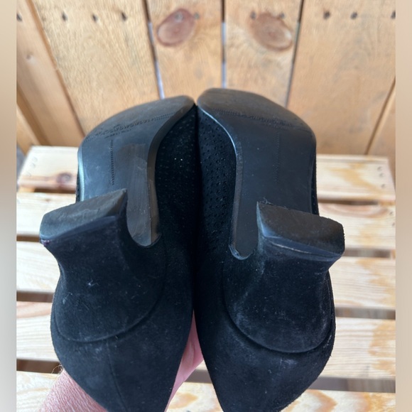 90s Stuart Weitzman Black Perforated Suede Kitten Heels, Size 7.5 Made in Spain - Picture 7 of 14